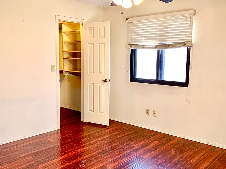 426 E Susan Ln — Photo 18
