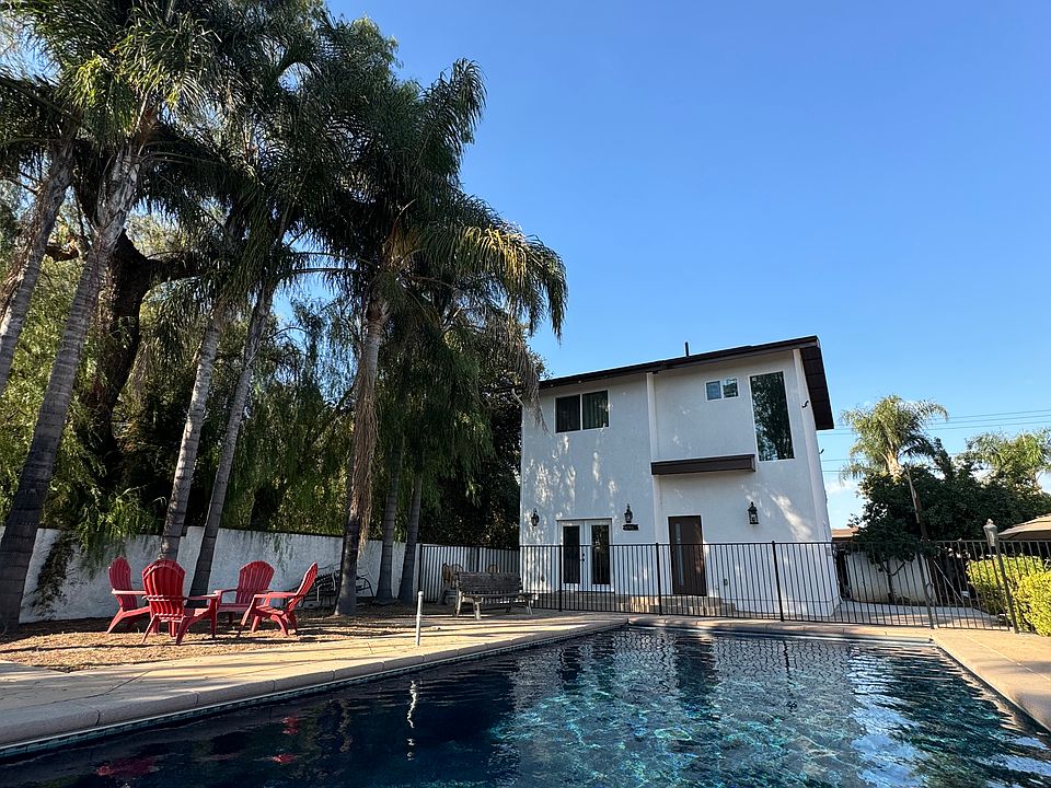 1st image of 10914 Arleta Ave