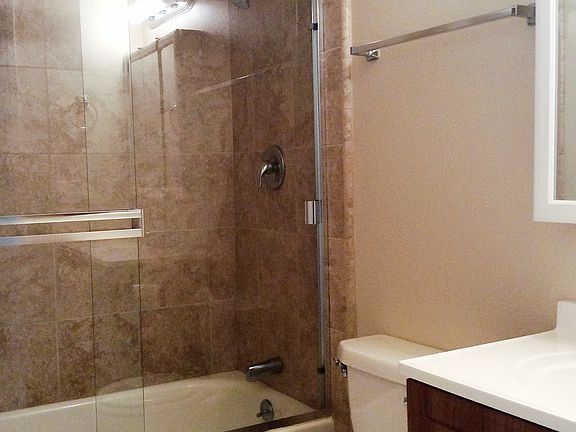 4th image of 137 Somerville Dr