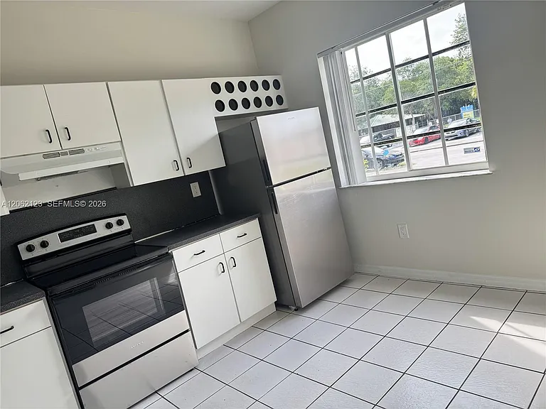 11810 NE 19th Dr #5 — Photo 4