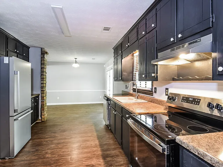 897 Raintree Ct SE — Photo 8