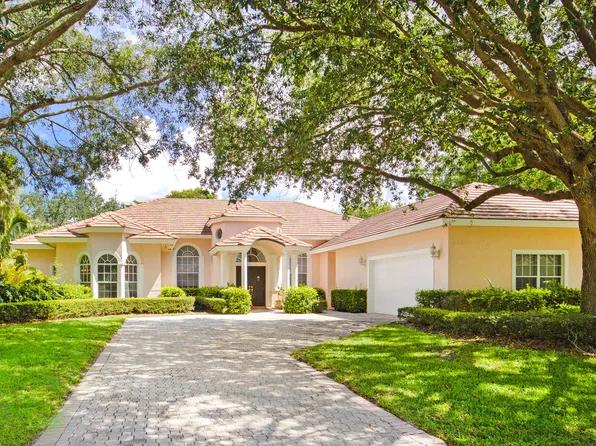 2557 Seminole Circle, West Palm Beach, FL 33409