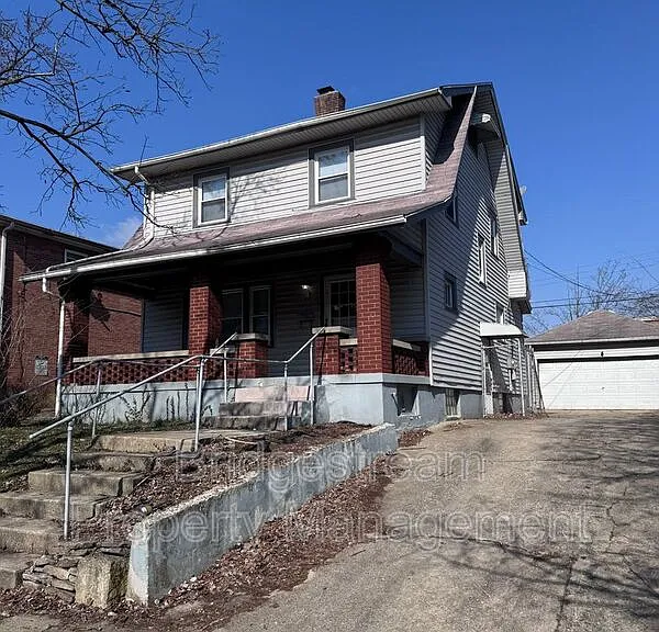 101 E Bruce Ave — Photo 3