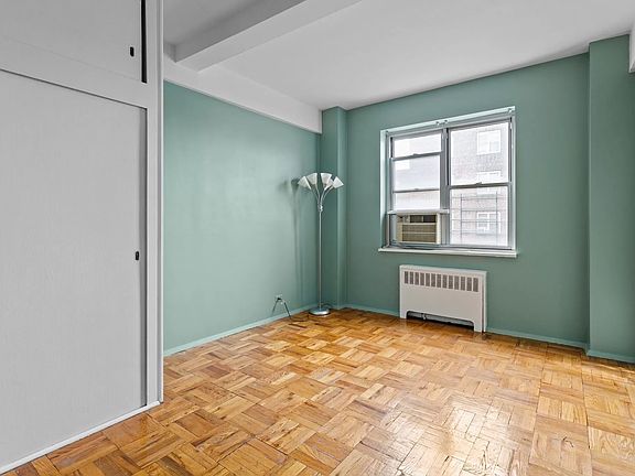 5th image of 550 Grand St APT J10e