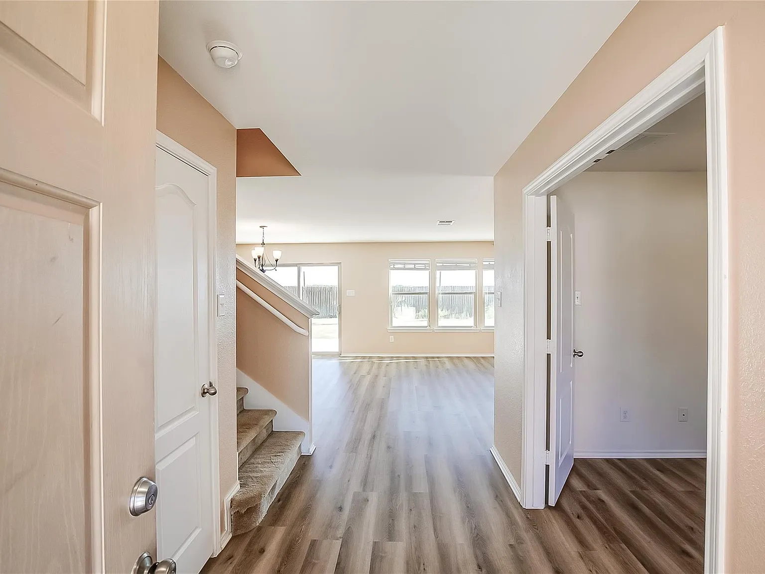 4 bed, 2.5 bath, 2553 sqft, $2,250 — Photo 4