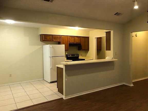5th image of 8701/8703 Holly St