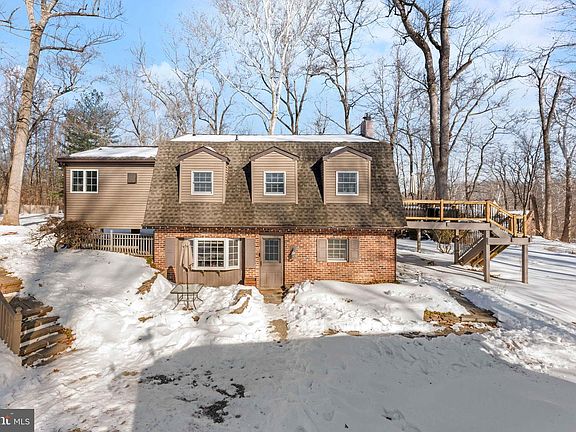 2nd image of 1596 River Rd