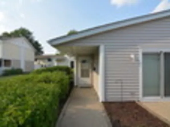 210 N Waterford Dr #210, Schaumburg, IL 60194