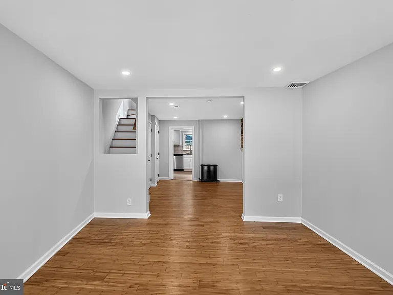 4469 Silverwood St — Photo 3