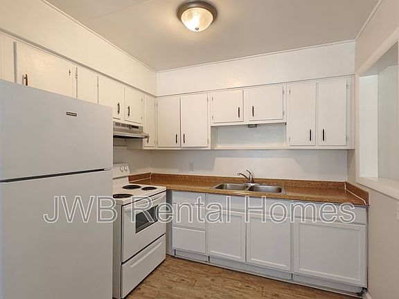 3rd image of 1164 Glencarin St