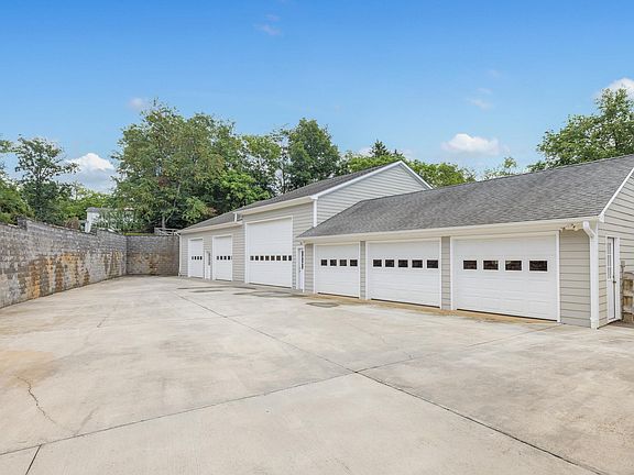 4th image of 3495 Springfield Rd