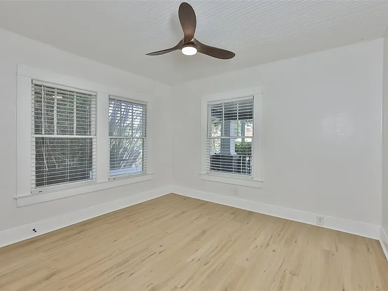 902 W Columbus Dr — Photo 23