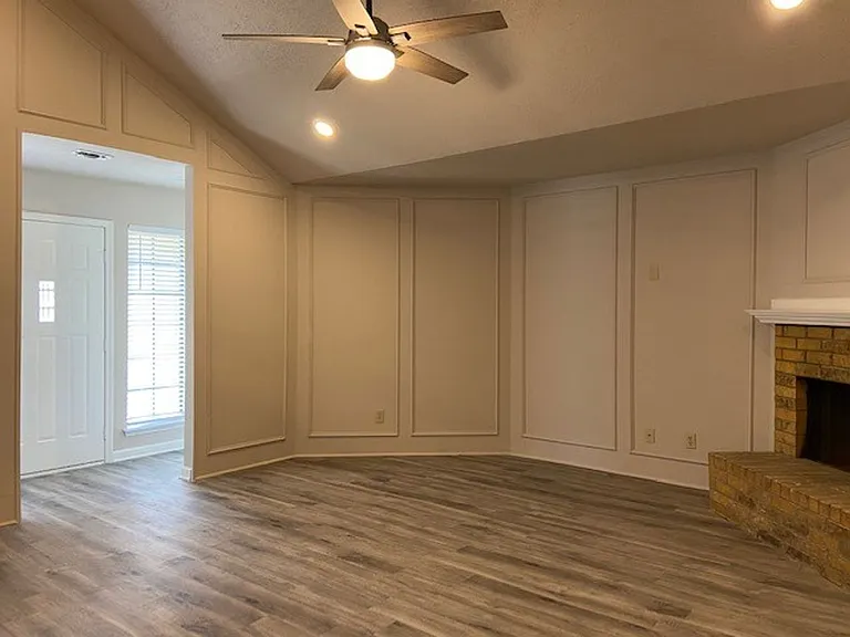 2303 Markland St — Photo 9