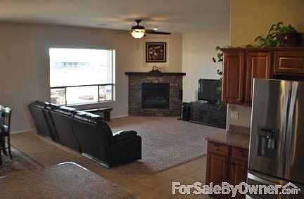 Living Area
						:
						gas fireplace.