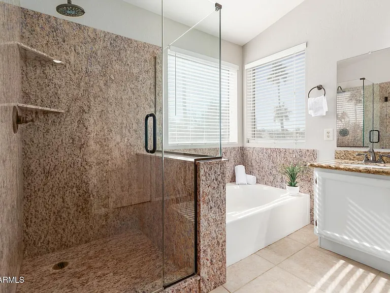 3611 E Windmere Dr — Photo 32