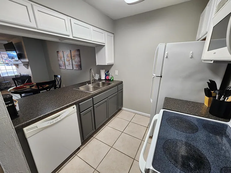 2228 Timberwood Cir N — Photo 10