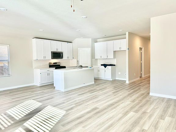 3rd image of 1204 Corkwood Dr