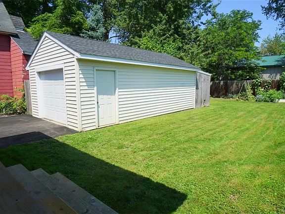 3rd image of 32 Orchard Ave