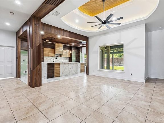 3rd image of 3115 Iris Ave