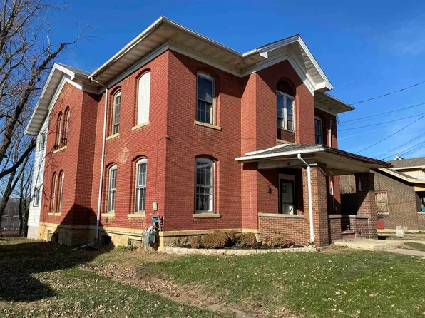 1019 Main St, Savanna, IL 61074