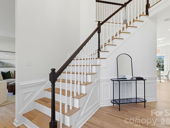 4th image of 1108 Foxfield Rd