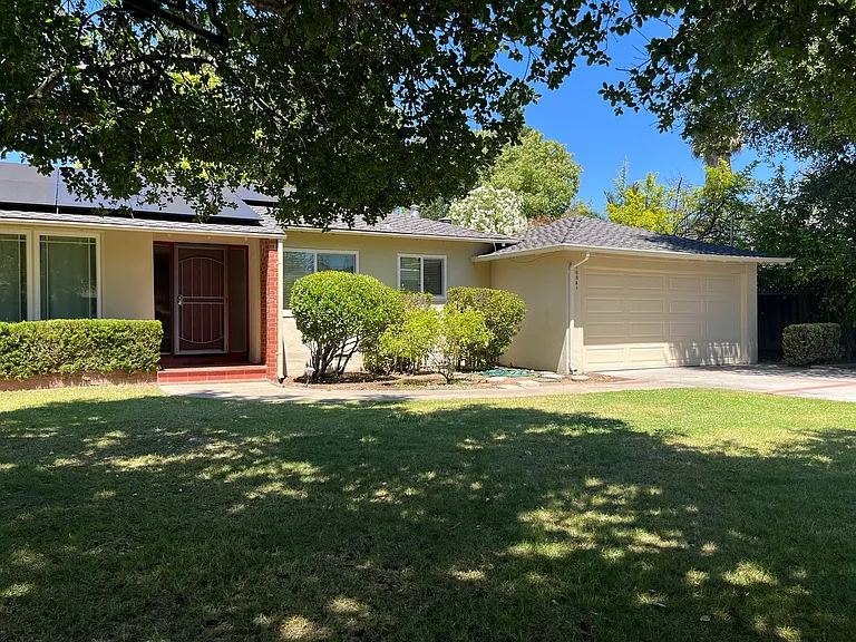 16841 Leroy Ave — Photo 2