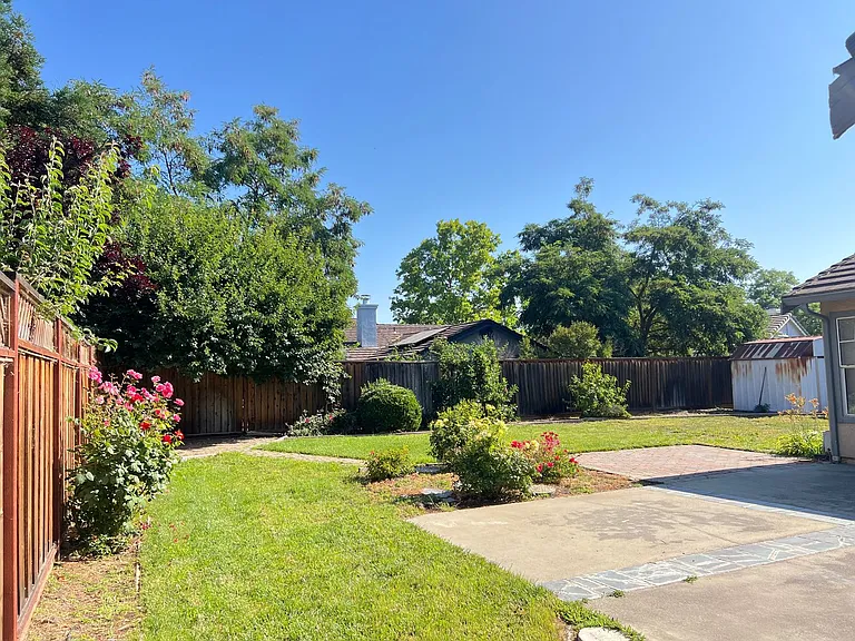 6968 Sunridge Dr — Photo 32