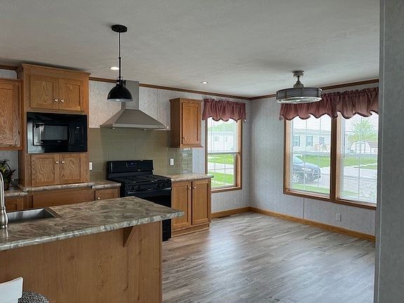 4th image of 361 Rosebay St