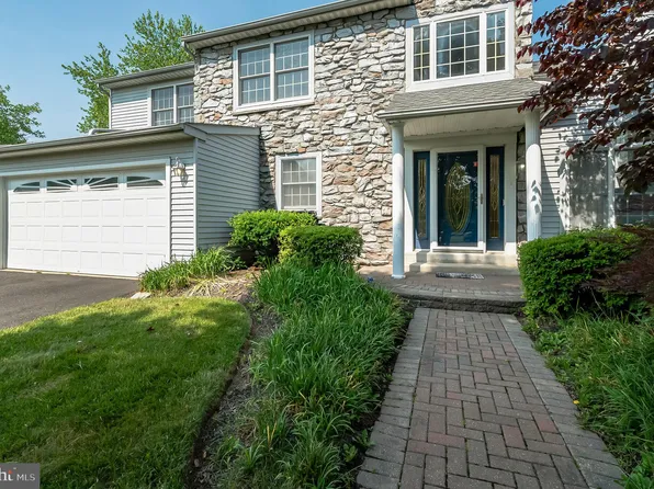 201 E Fairwood Dr, Chalfont, PA 18914