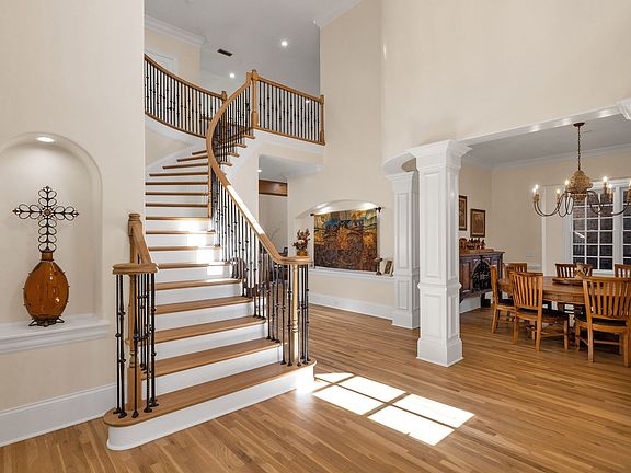3rd image of 412 Legends Park Cir