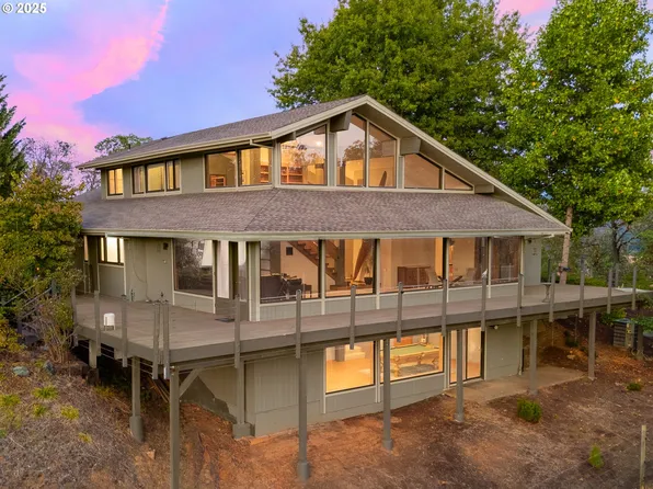 339 Oakview Dr, Roseburg, OR 97471