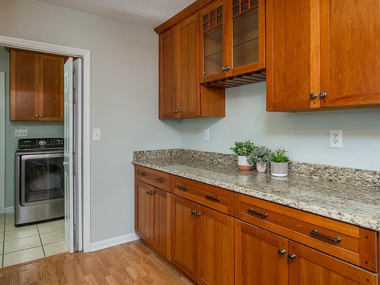 804 Cheryl Ln — Photo 8