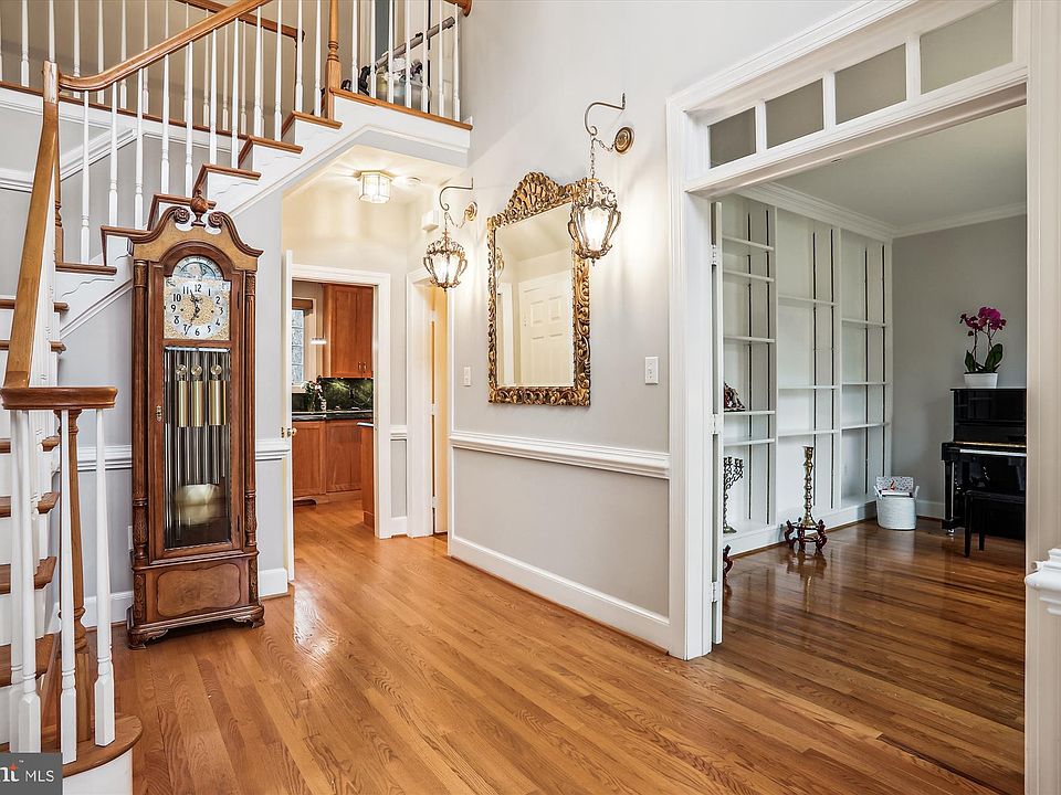 10207 Oakton Station Ct, Oakton, VA 22124 | Zillow