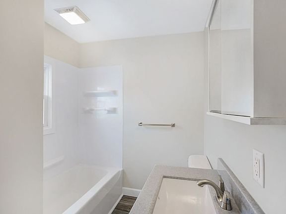 4th image of 720 Kellogg St SE #2