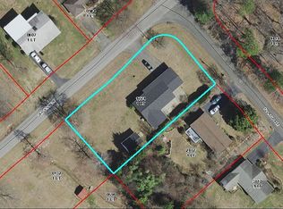 255 Lakeview Dr, Mount Airy, NC 27030