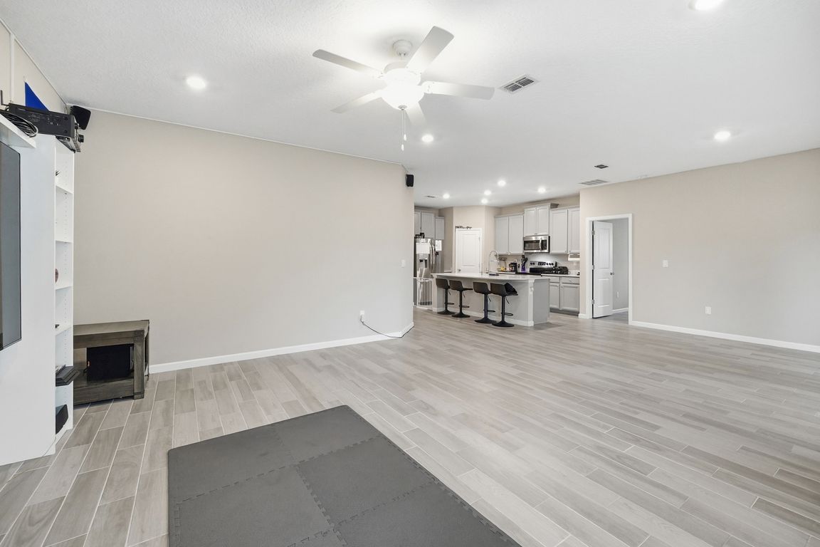 next background image