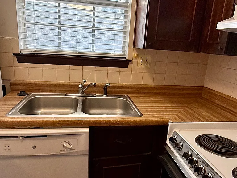 211 S Idlewild St — Photo 14