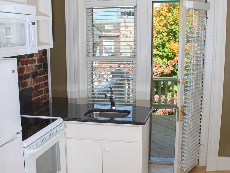 2221 W Grace St #4 — Photo 4