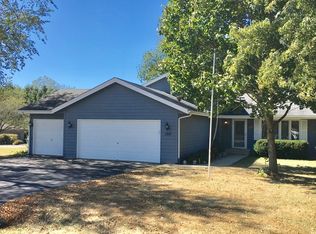 100 Centralia Pl NE, Poplar Grove, IL 61065