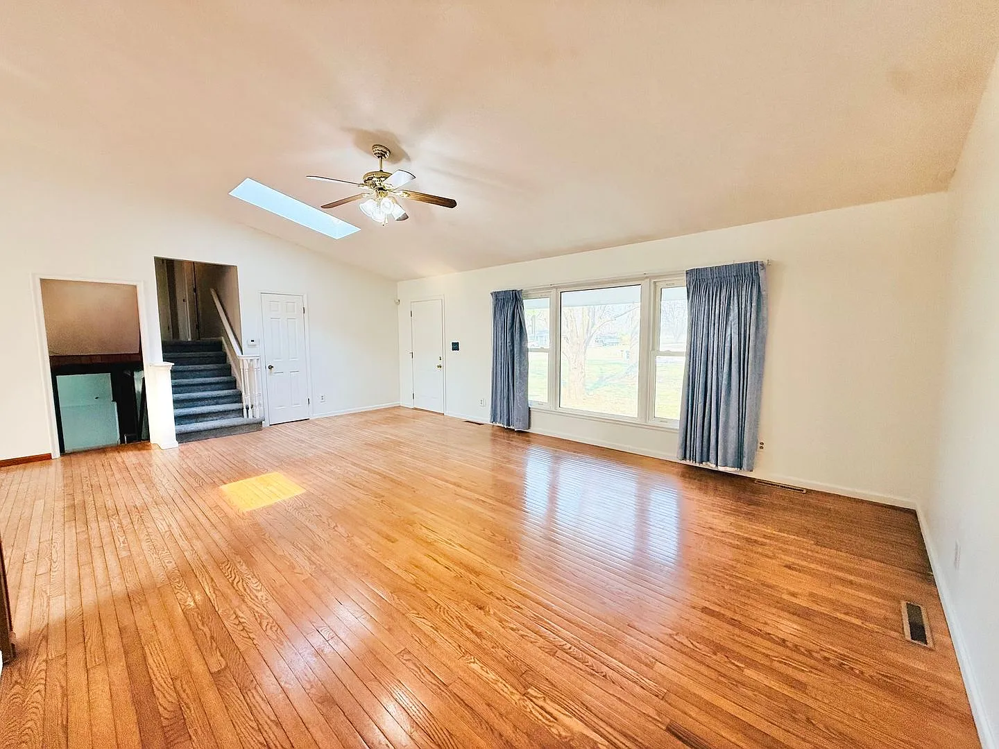 Luxury Living in Auburn — Photo 3