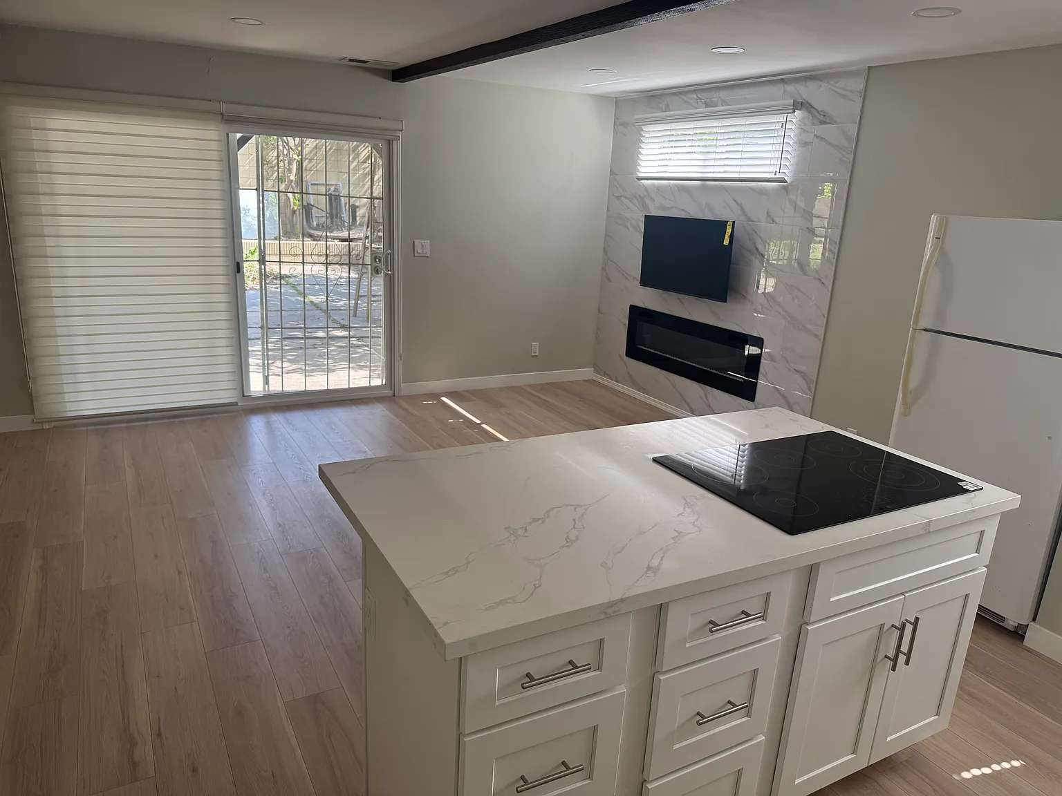 1145 Woodbury Dr — Photo 3