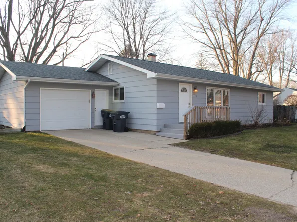 1056 Hazel St, South Haven, MI 49090