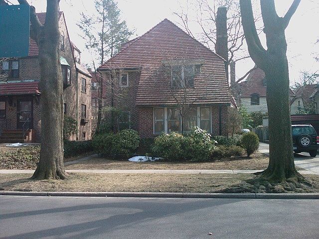 2nd image of 44 Tennis Pl