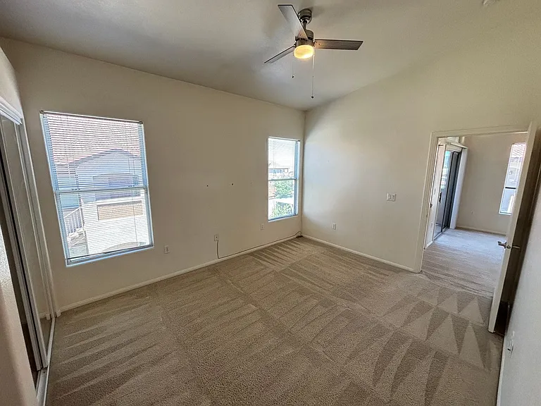 2305 W Horizon Ridge Pkwy #2324 — Photo 13
