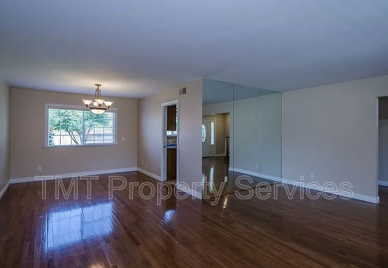 485 Meadowbrook Dr — Photo 14