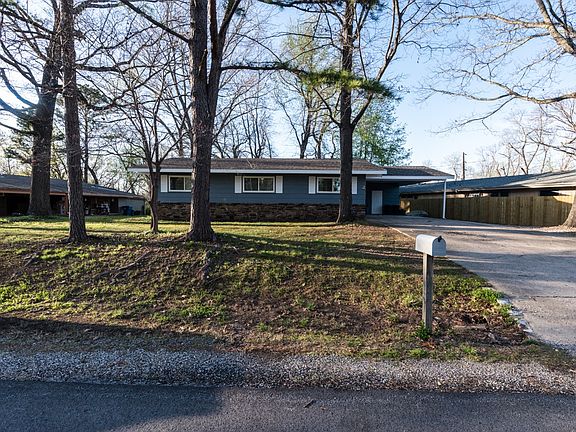 2nd image of 2 Ipswich Dr