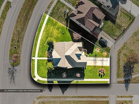 2nd image of 301 John Duke Tyler Blvd