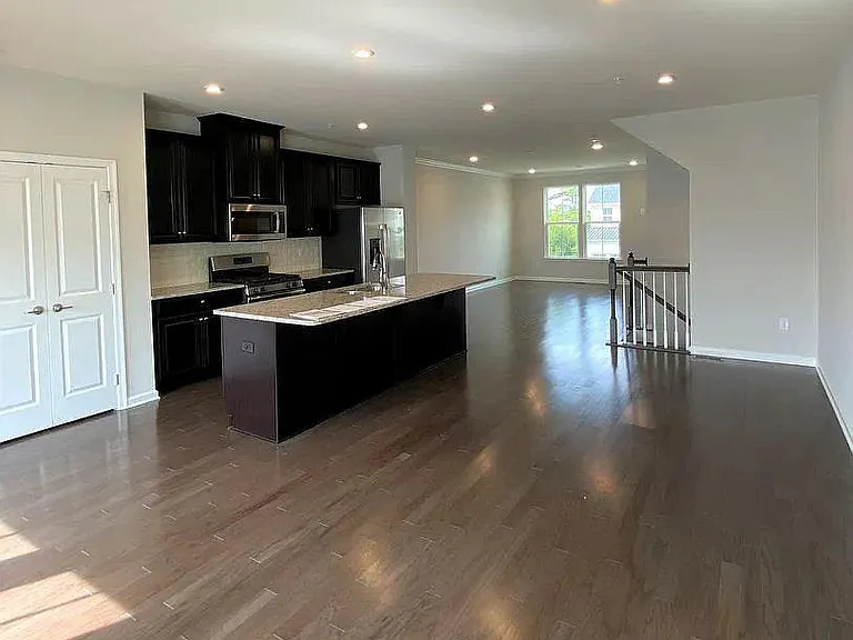 745 Quarry Point Rd — Photo 1