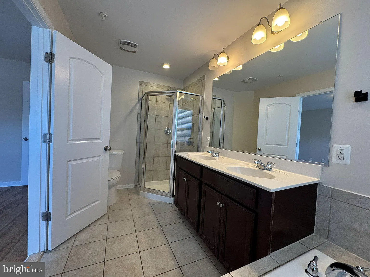 4 bed, 3.5 bath, 2280 sqft, $2,800 — Photo 4