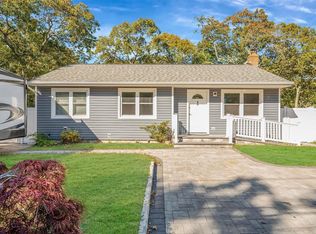 20 Hart Ave, Flanders, NY 11901